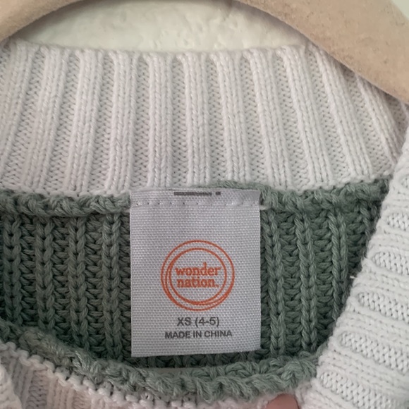 3/30$ BUNDLE SALE! 
Very gently used cropped sweater girls 4/5 - Picture 3 of 3